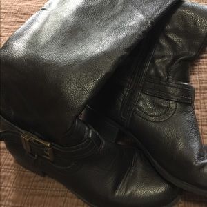 Boots Rampage Black Size 8M